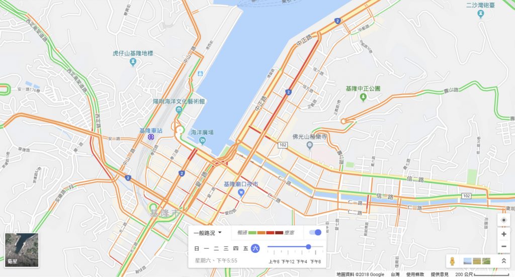 例如google利用手机定位纪录来了解交通流量;国内电信业者,也曾纪录正在行动上网的门号数量,来分析中元普渡时,人潮在基隆祭典园区内的流动趋势。 图片来源│Google地图