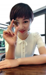 贾晓女士和缅甸晓蛇琥珀