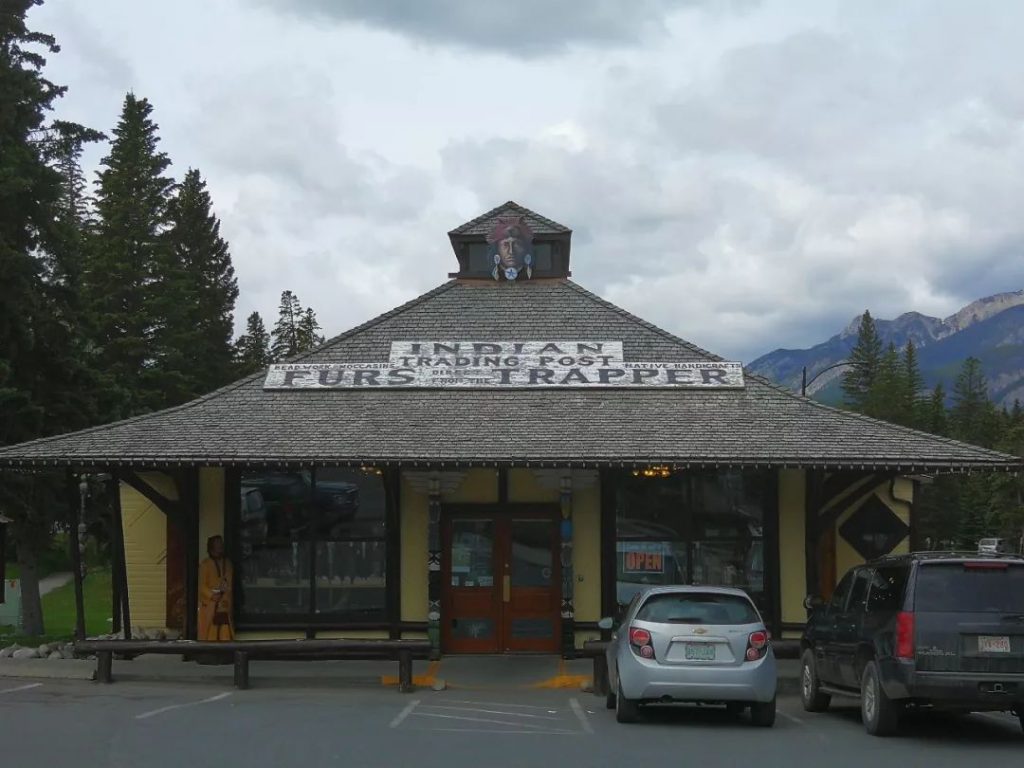 Banff镇以前的皮毛交易场所,现在仍是一家皮毛商店 (来源:小强)