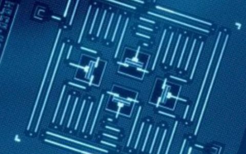 量子计算新进展，硅量子比特实现远距离通信