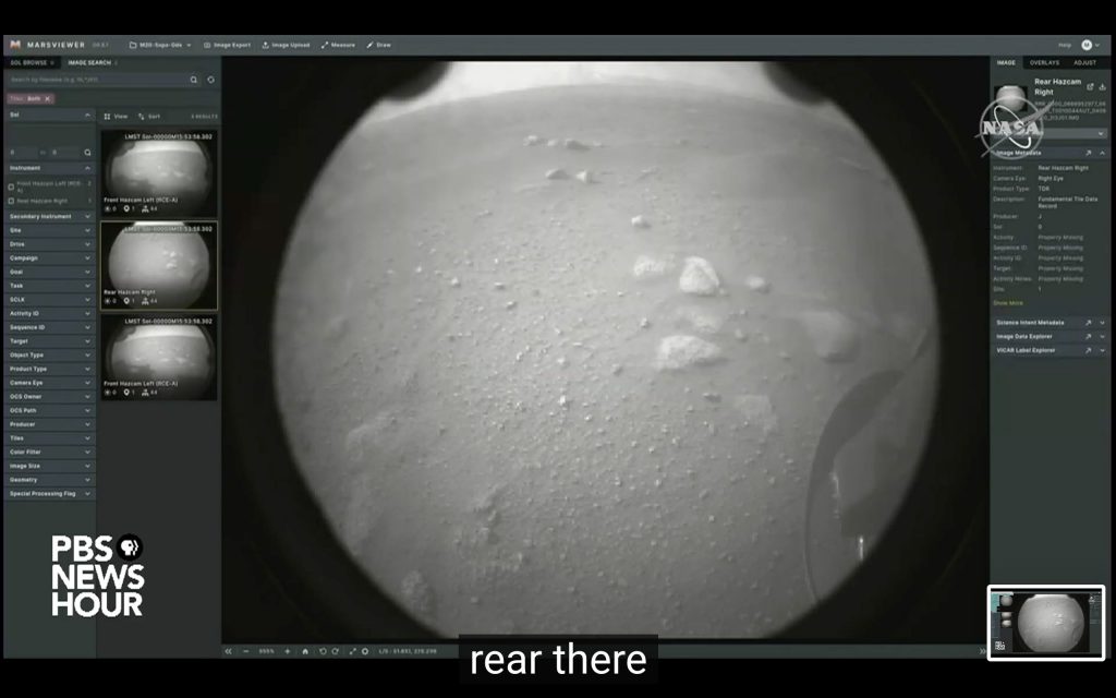 在“毅力号”着陆火星表面几分钟后,传回地球的第一张照片,火星表面高清照片